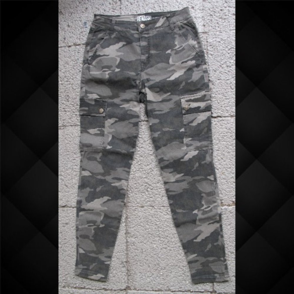 Rewash Women's High Rise Camo Cargo Jeans (*Tag Size: 7 *Actual: W30 L29)